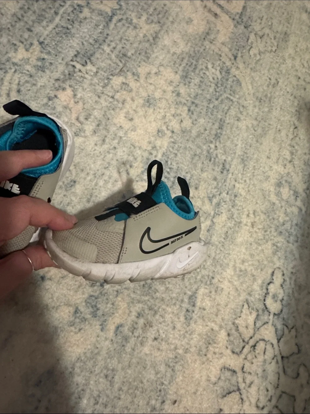 Nike easy slip